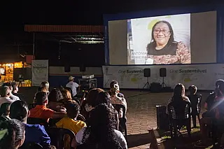 Sicredi exibe filme em praça pública do país