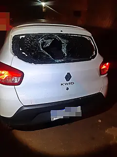 Adolescente é preso após quebrar vidro de carro com socos