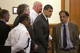 Aaron Hernandez, ex-astro do futebol americano morre em prisão dos EUA
