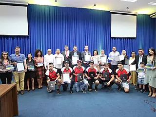 Yuri promove noite de homenagens na Câmara