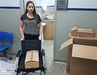 Prefeitura entrega cadeiras de rodas e equipamentos de apoio social