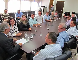 Reinaldo libera R$ 5 milhões para tapa-buracos e promete recapear centro de Dourados