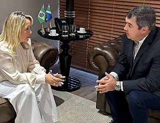 Lia Nogueira pede urgência em passarela e asfalto