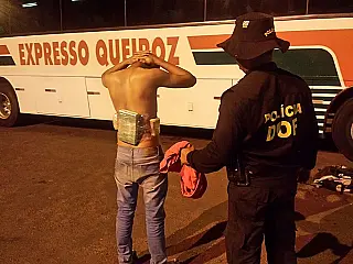 Adolescentes são flagrados com maconha e cocaína
