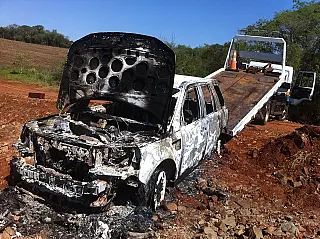 Polícia encontra carro incendiado que seria de ex-vereador