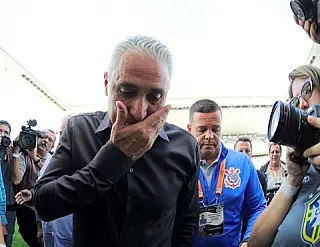Tite se emociona na despedida do Corinthians