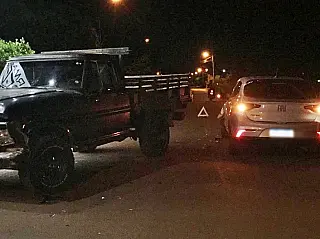 Bêbado bate carro na periferia de Dourados