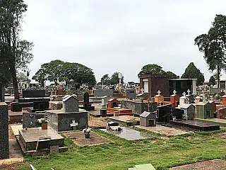 Mulher acorda no próprio velório e morre de novo