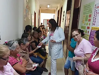 Acadêmicos da UCP realizam ações do Outubro Rosa em Capitan Bado