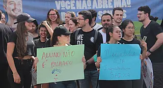 Acadêmicos questionam preço cobrado e qualidade do curso de Medicina