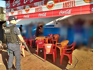 Guarda Municipal fecha bar com aglomeração