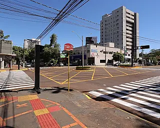 Prefeitura reforça sinalização viária em Dourados