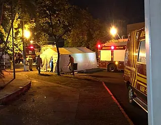 Sem saber o que fazer, Saúde reinstala tenda e mistura pacientes em postos