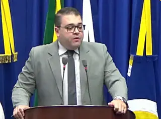 Alan diz que vai cumprir lei