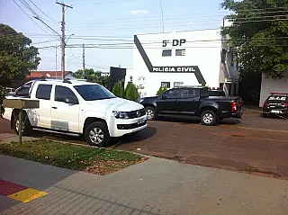 Bandidos invadem casa, fazem 12 reféns e ladrão morre em confronto