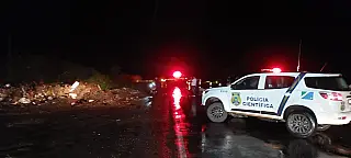 Motociclista morre após colidir com boi