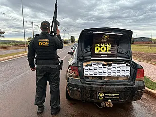 DOF apreende quase mil pacotes de cigarros em dois veículos em Laguna Carapã