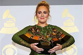 Adele levou cinco prêmios do Grammy 2017