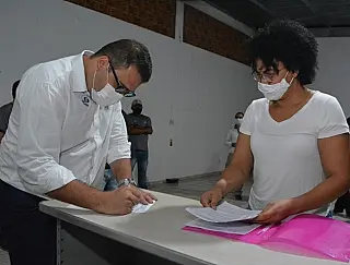 Agentes comunitários ameaçam ir à Justiça para Alan Guedes pagar verba extra de custeio