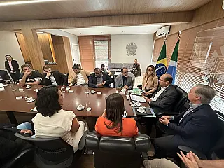 Estado media solução para conflito indígena