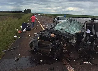 Motorista que fugia com carro roubado morreu ao bater de frente com picape