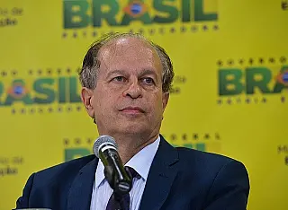Em entrevista ex-ministro da Educação diz que ensino médio tem pouco conteúdo que capacite jovens