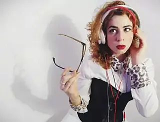 Encenação online: ‘Cemitério Vertical’ com Rebecca Loise entreia neste sábado