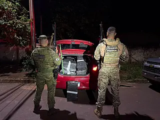 Polícia apreende 329 kg de maconha e prende dois