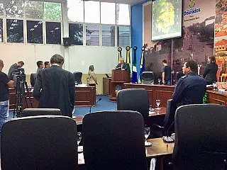 Sessão de votação na Câmara começa e não delibera por falta de vereadores