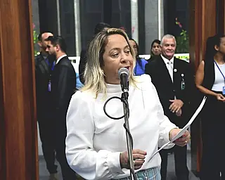 Projeto de Lia amplia desconto para representantes de deficientes