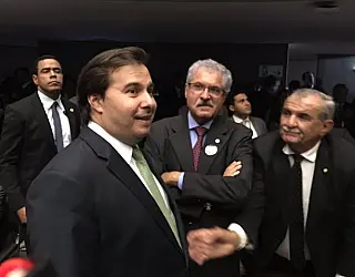 Rodrigo Maia é reeleito para presidir Câmara dos Deputados