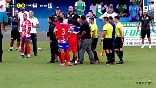 Jogo termina com confusão entre PM e atleta, acusação de racismo e arma apontada para jogador
