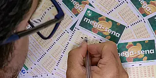 Mega-Sena sorteia prêmio de R$ 165 milhões