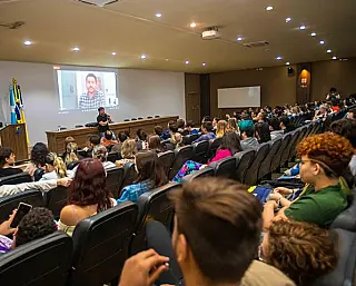 Novelistas da Globo debatem na Unigran