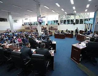 Câmara encerra trabalhos nesta segunda e volta em fevereiro com novo comando
