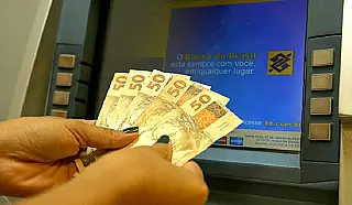 Servidores estaduais já podem sacar antecipação da metade do 13° salário