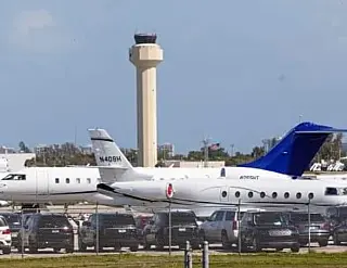 Piloto passa mal e passageiro conclui voo de avião