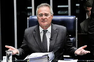 Renan Calheiros sofre resistência no PMDB para liderar a bancada