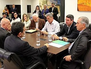 Reinaldo assina convênio para mudança do regime de Previdência em MS