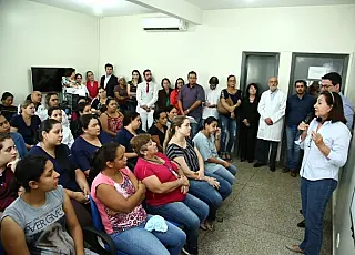 Délia convoca enfermeiros do Hospital da Vida para ajudarem a melhorar Saúde