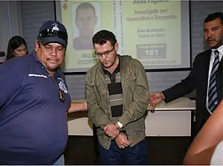 Polícia paraguaia prende supostos membros do PCC e entrega para a PF brasileira