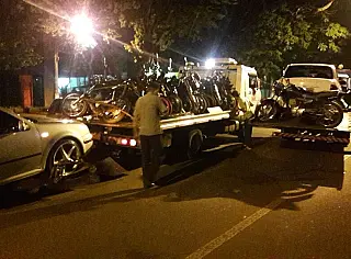 Polícia apreende motos e carros na zona boêmia durante a madrugada