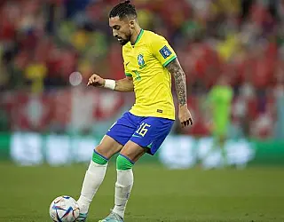 Daniel Alves será o capitão contra Camarões