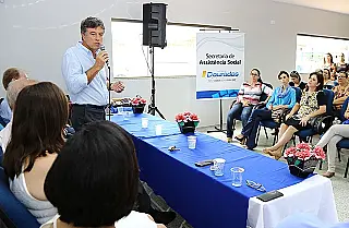 Assistência Social em Dourados 'ensina a pescar', diz Murilo na entrega de Creas