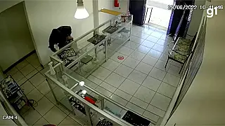 Câmera de segurança flagra criminosos roubando joalheria em MS