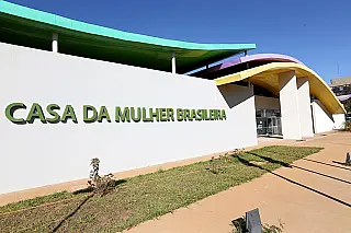 Comerciante é estuprada após homem entrar em loja para se proteger de temporal