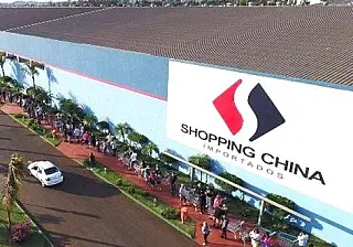 Shopping da fronteira lucra muito e joga o esgoto na porta dos vizinhos