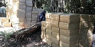 Polícia encontra 30 toneladas de maconha em depósito com base de rádio