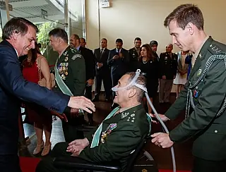 General Vilas Bôas é transferido para UTI de hospital em Brasília
