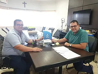 Prefeito assina contrato